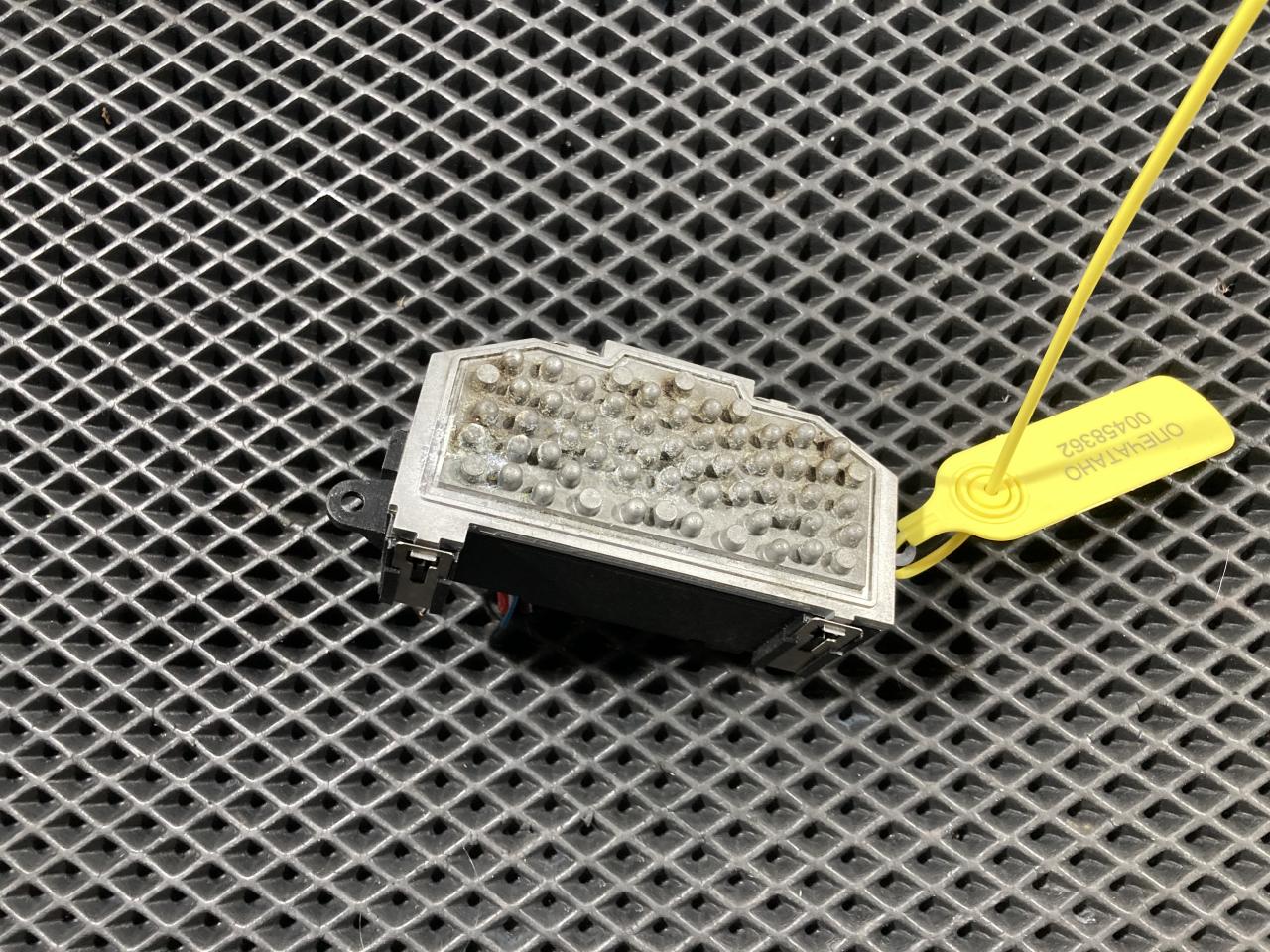 сопротивление печки Volkswagen Passat CC 1 поколение 2012, 2.0 л., бензин, АКПП, 3C0907521F - фото №1