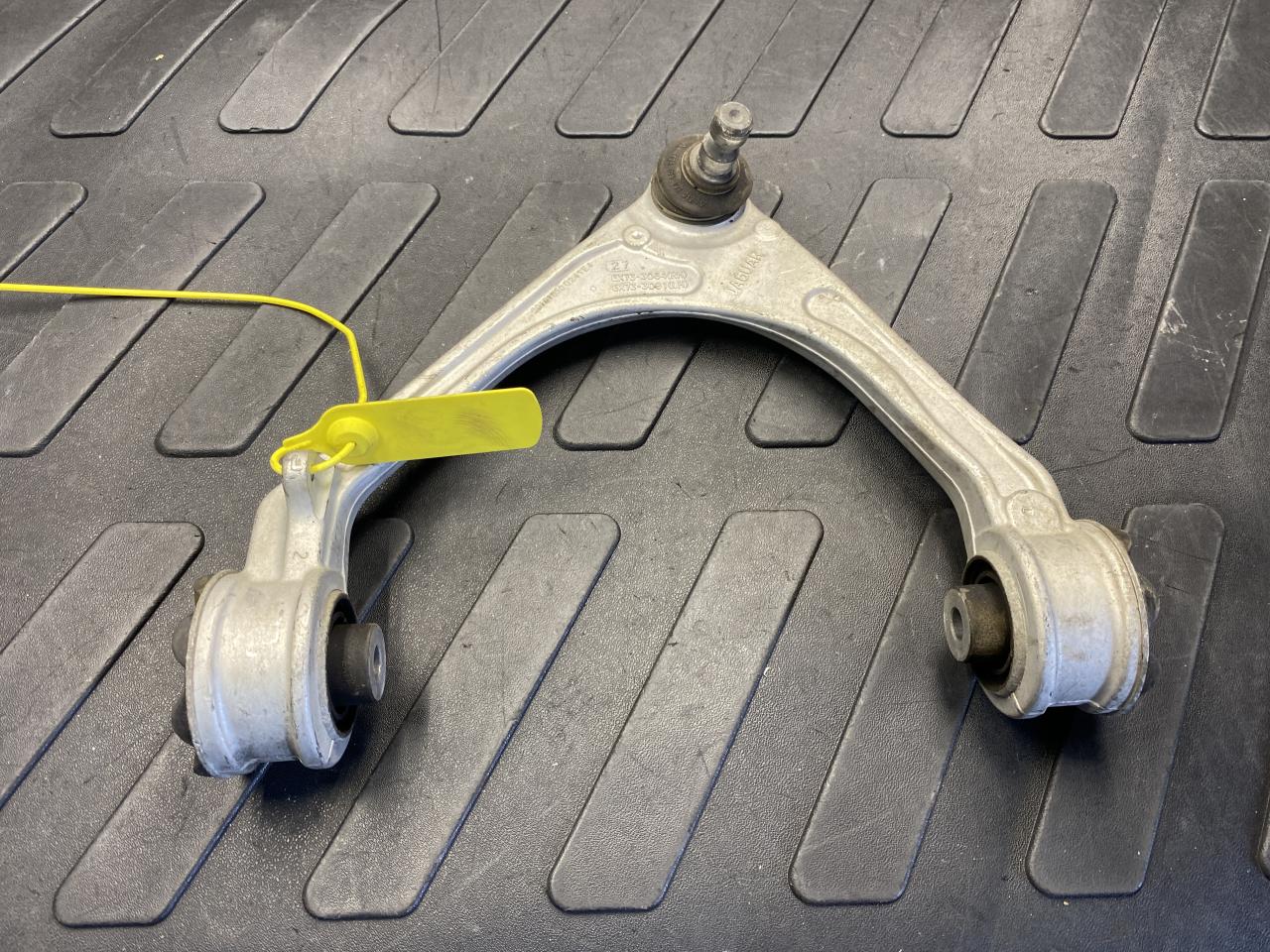 рычаг передний левый Jaguar XE 1 поколение X760 2016, 3.0 л., 306PS, бензин, АКПП, седан, GX733091, T4N1130 - фото №1