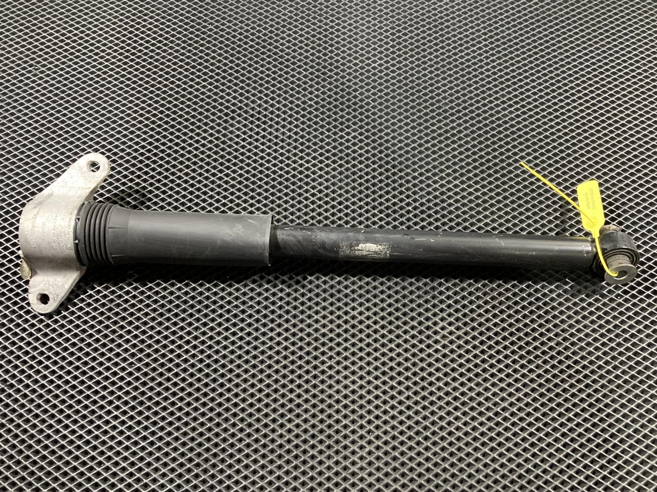 амортизатор задний Jaguar XE 1 поколение 2016, 3.0 л., бензин, АКПП, GX6318A145XX, T4N16943, GX6318W002AD - фото №1