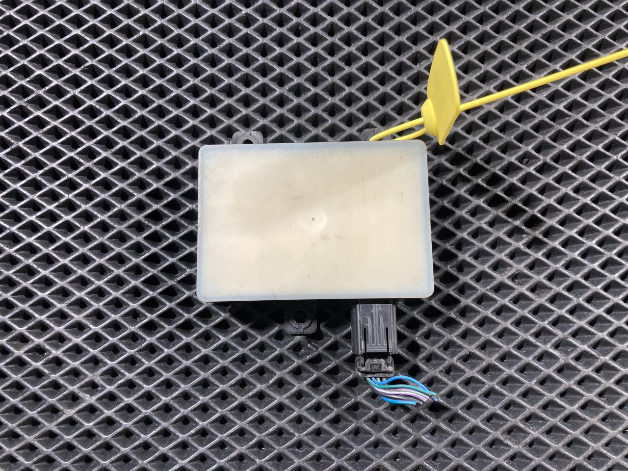 датчик мертвых (слепых) зон Jaguar XE 1 поколение 2016, 2.0 л., бензин, седан, FW9314F152BD, T4A8453, T4A11309, T4A14241 - фото №1