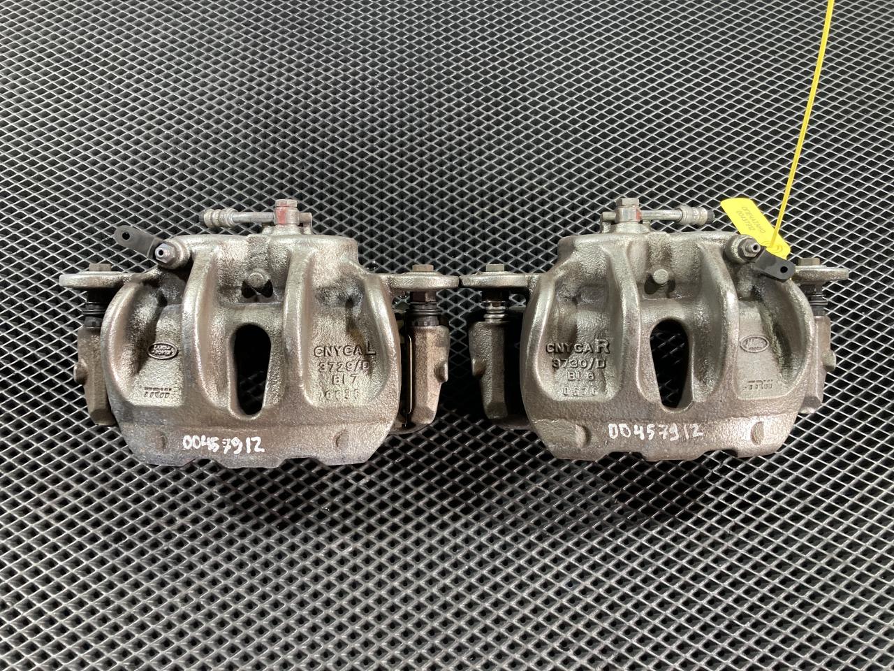 суппорт передний левый Land Rover Range Rover 4 поколение 2016, 5.0 л., 508PN, бензин, АКПП, внедорожник 5 дв., LR047905, LR047906 - фото №1