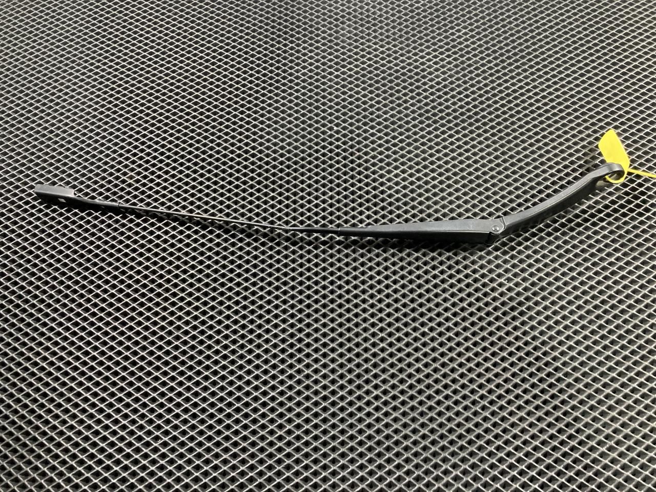 щеткодержатель (поводок стеклоочистителя, дворник) Porsche Macan 1 поколение 95B 2017, 2.0 л., бензин, АКПП, внедорожник 5 дв., 95B955408 - фото №1