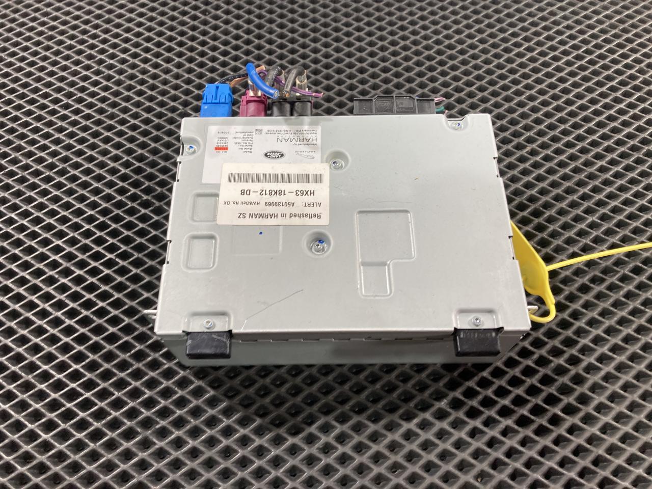 блок радио Jaguar XE 1 поколение 2016, 2.0 л., 204PT, бензин, АКПП, седан, HX6318K812DB - фото №1