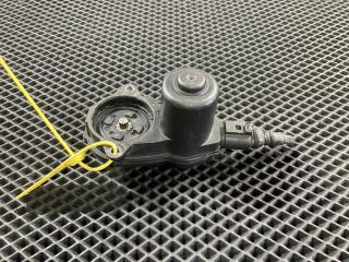 электроручник Audi A8 D4 [рестайлинг] 4HL 2014, 4.0 л., CEUA, бензин, АКПП, седан, 4H6S, 32337647A