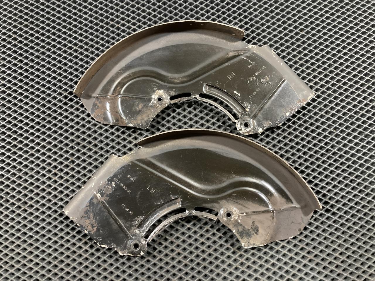 защитный кожух тормозного механизма Land Rover Range Rover Sport 2 поколение 2016, 5.0 л., 508PN, бензин, АКПП, внедорожник 5 дв., CPLA2K005AE, CPLA2K004AE, LR082550, LR033277, LR089140, LR033276, LR082551, LR089139 - фото №1