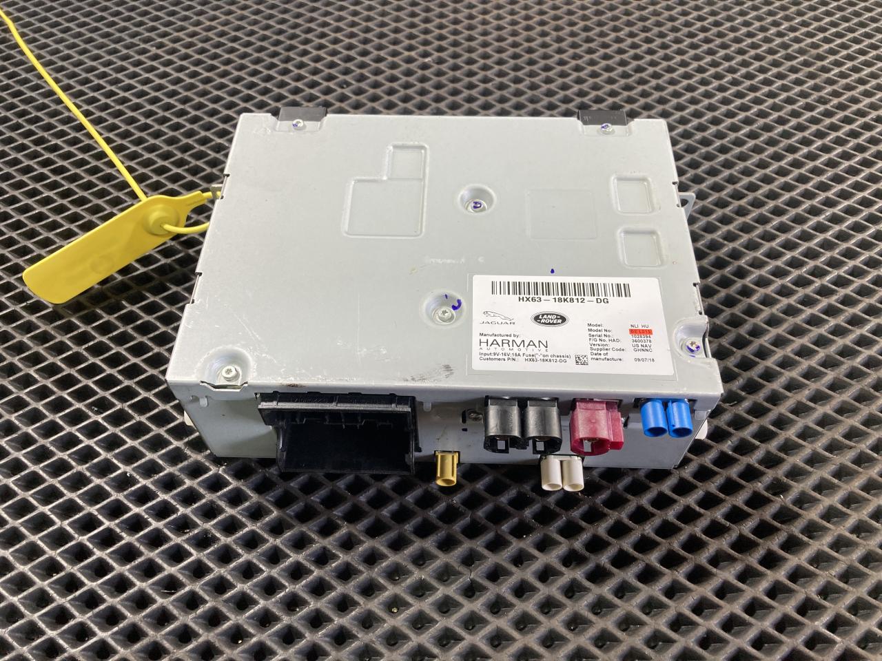 блок радио Jaguar XE 1 поколение 2018, 2.0 л., 204PT, бензин, АКПП, седан, HX6318K812DG - фото №1