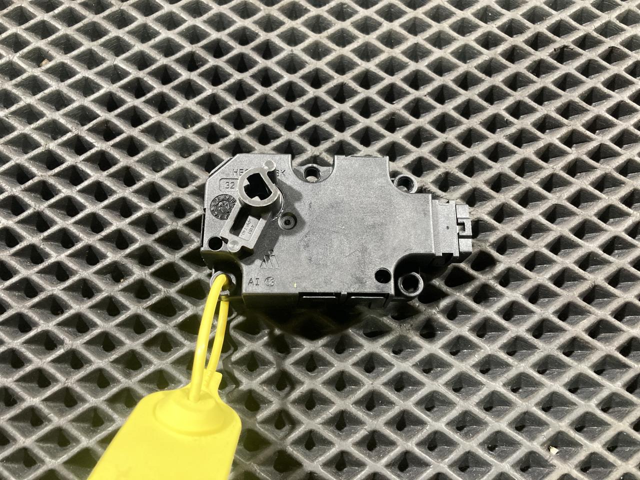 моторчик заслонки печки Audi A6 C8 2019, 3.0 л., бензин, АКПП, седан, CZ113940-0051, ZBAT0085D01 - фото №1