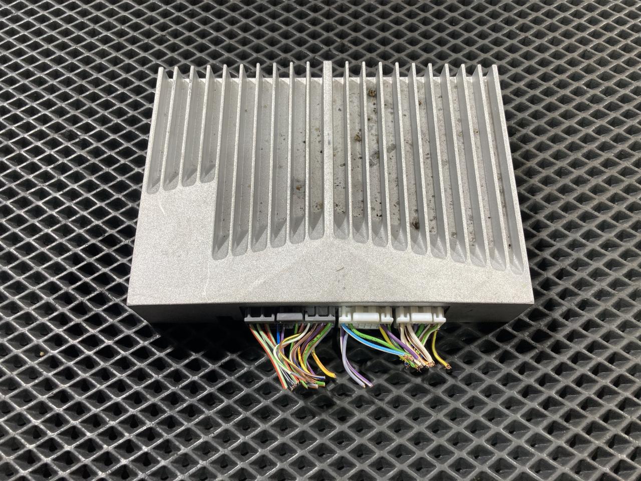 усилитель музыкальный Land Rover Discovery Sport 1 поколение 2018, 2.0 л., бензин, АКПП, внедорожник 5 дв., HK7219C164TC, LR083823, LR107813 - фото №1