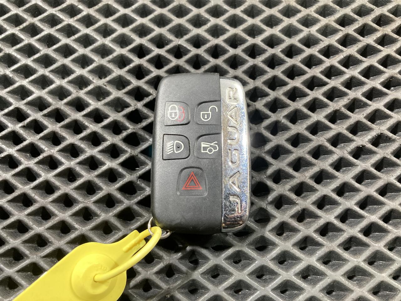 ключ Jaguar XE 1 поколение 2016, 2.0 л., бензин, АКПП, седан - фото №1