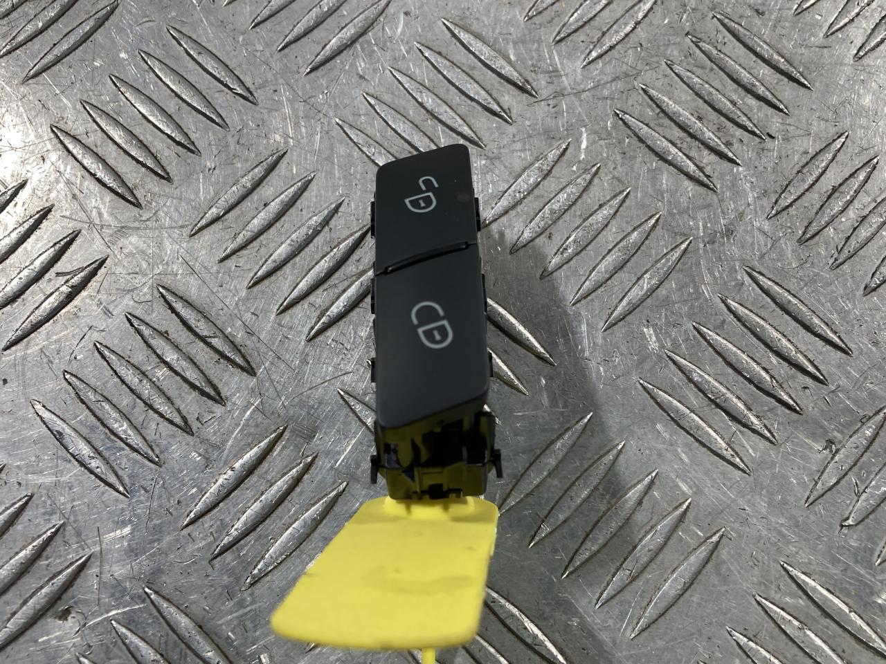 кнопка центрального замка Mercedes-Benz GL-Класс X166 2012, 4.7 л., M 278.928, бензин, АКПП, внедорожник 5 дв., A2049058502 - фото №1