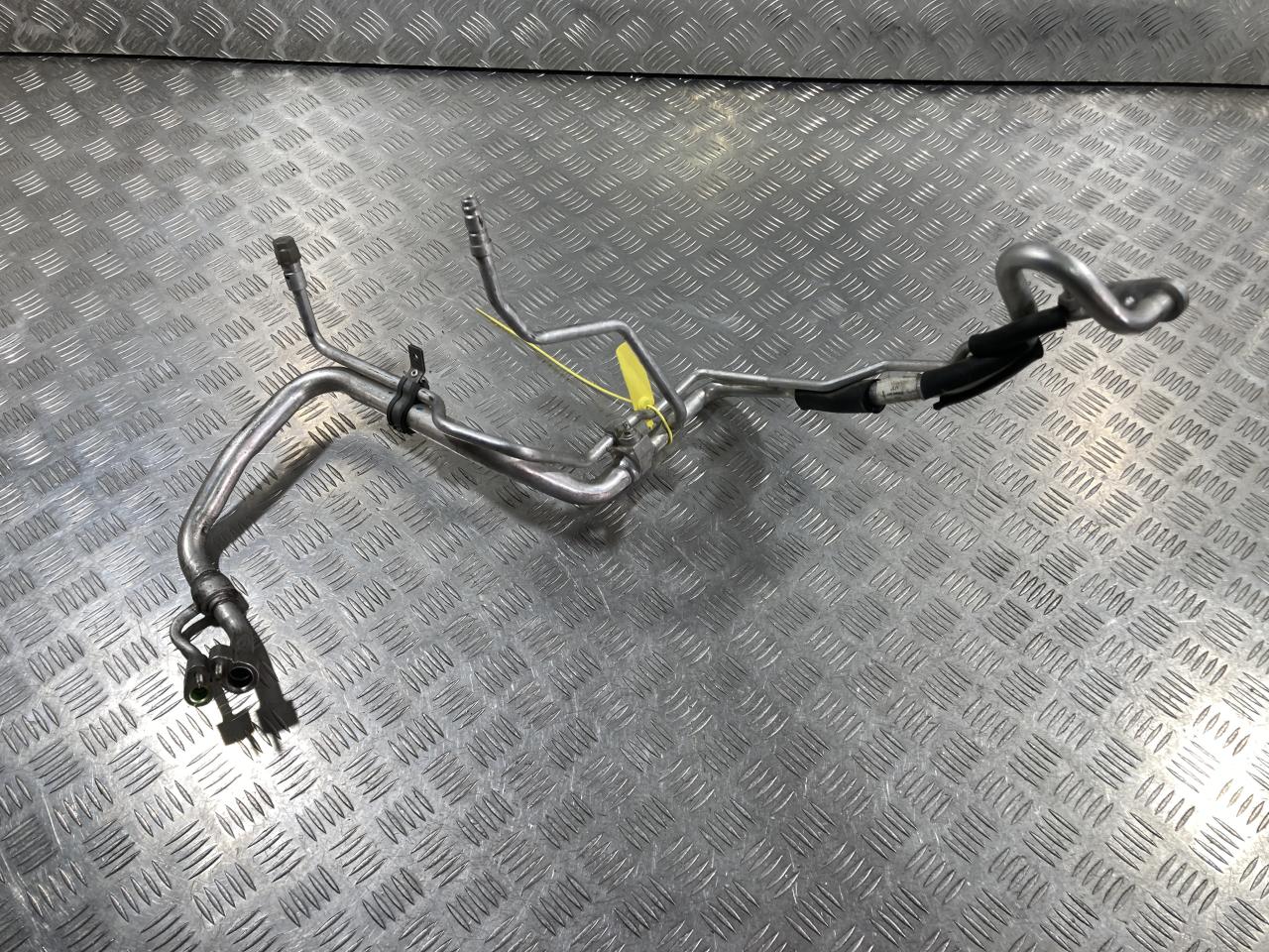 трубка кондиционера Land Rover Discovery Sport 1 поколение 2016, 2.0 л., бензин, АКПП, внедорожник 5 дв., GJ3219A834AE, LR070473, LR116434, LR078472, LR079425, LR094024, LR094351 - фото №1