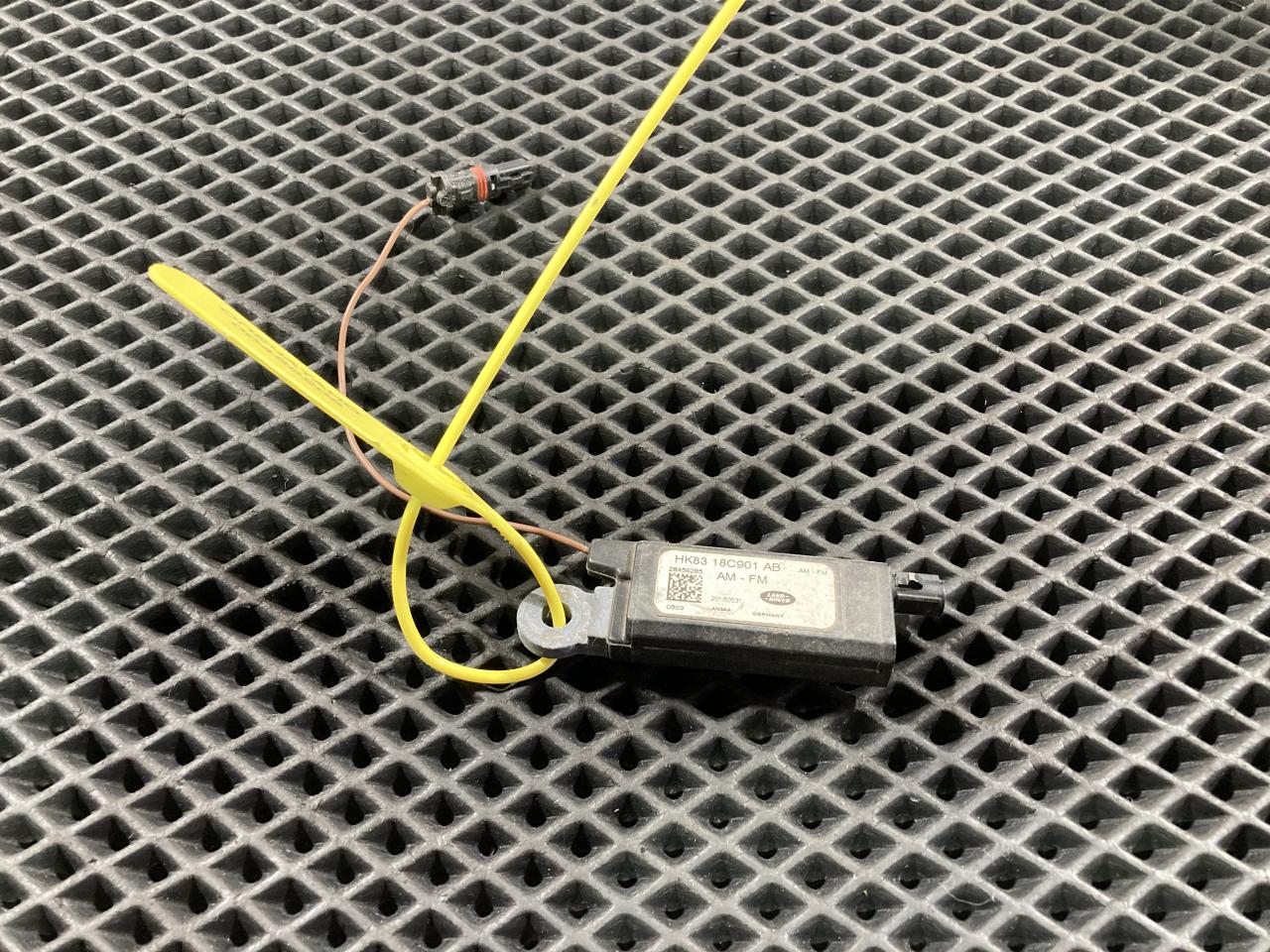 антенна Jaguar F-Pace 1 поколение X761 2016, 3.0 л., бензин, АКПП, внедорожник 5 дв., HK8318C901AB, T4A6109 - фото №1