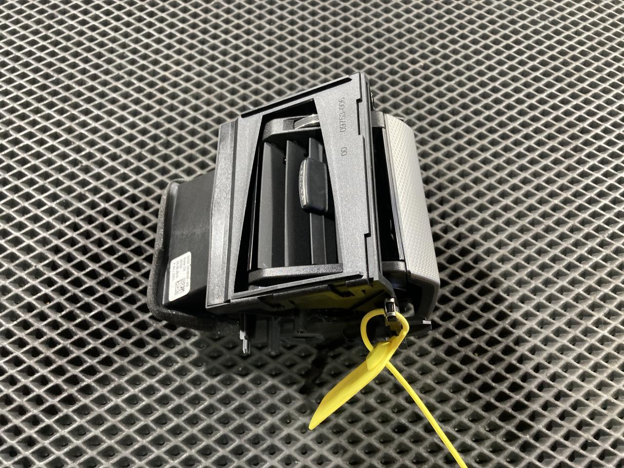 дефлектор обдува салона Jaguar XF X260 2015, 3.0 л., бензин, АКПП, седан, GX63018B09A, GX63018B09AB, T2H23875, T2H30043 - фото №1