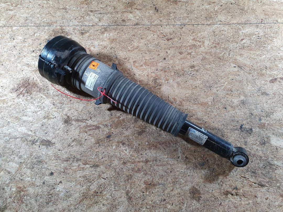 пневмостойка задняя Audi A8 D4/4H 2012, 4.2 л., CDRA, бензин, седан, 4H6616002E, 4H6616031D - фото №1