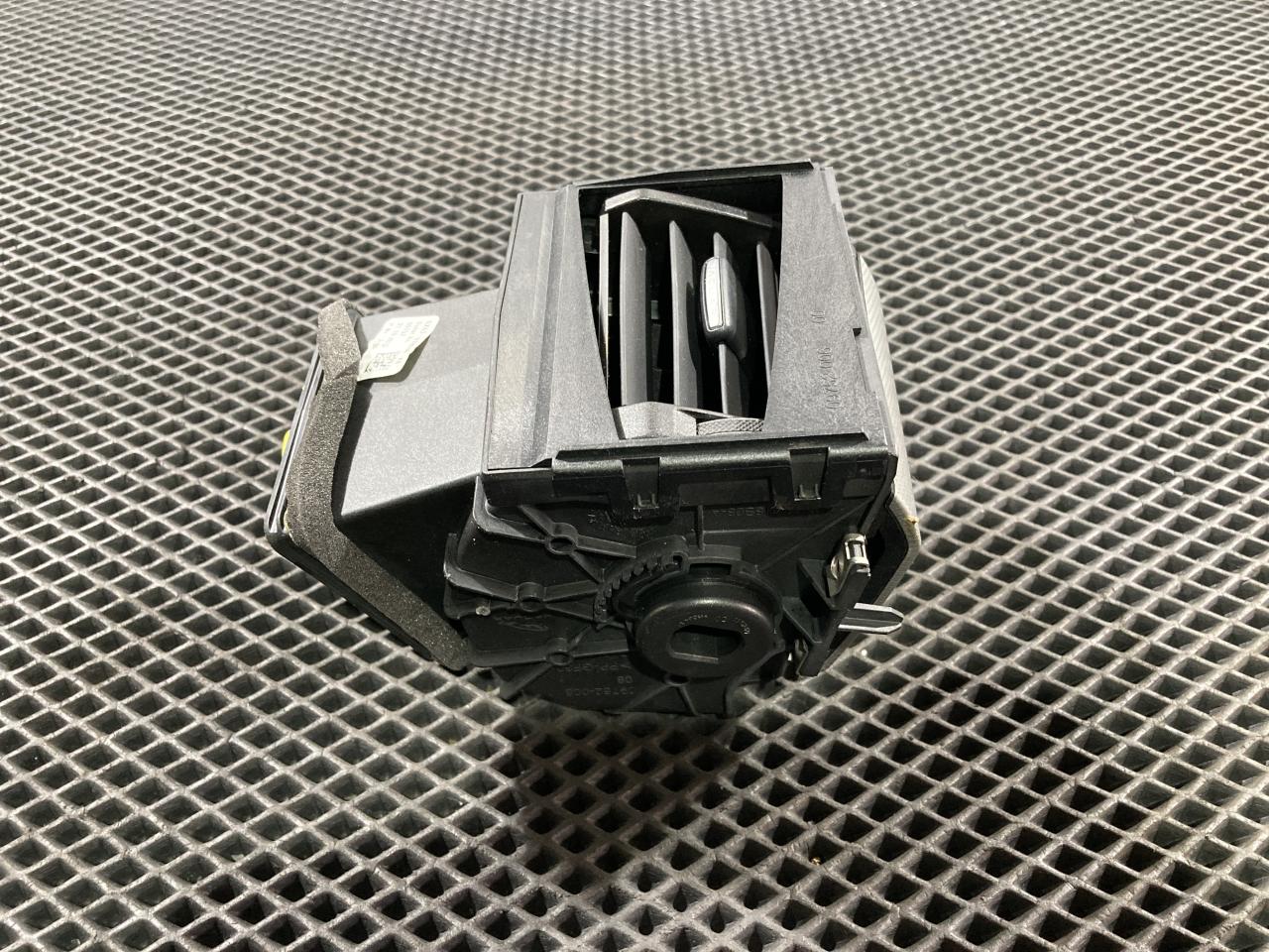 дефлектор обдува салона Jaguar XF X260 2015, 3.0 л., бензин, АКПП, седан, GX63018B08AB, GX63018B08A, T2H23874, T2H30042 - фото №1