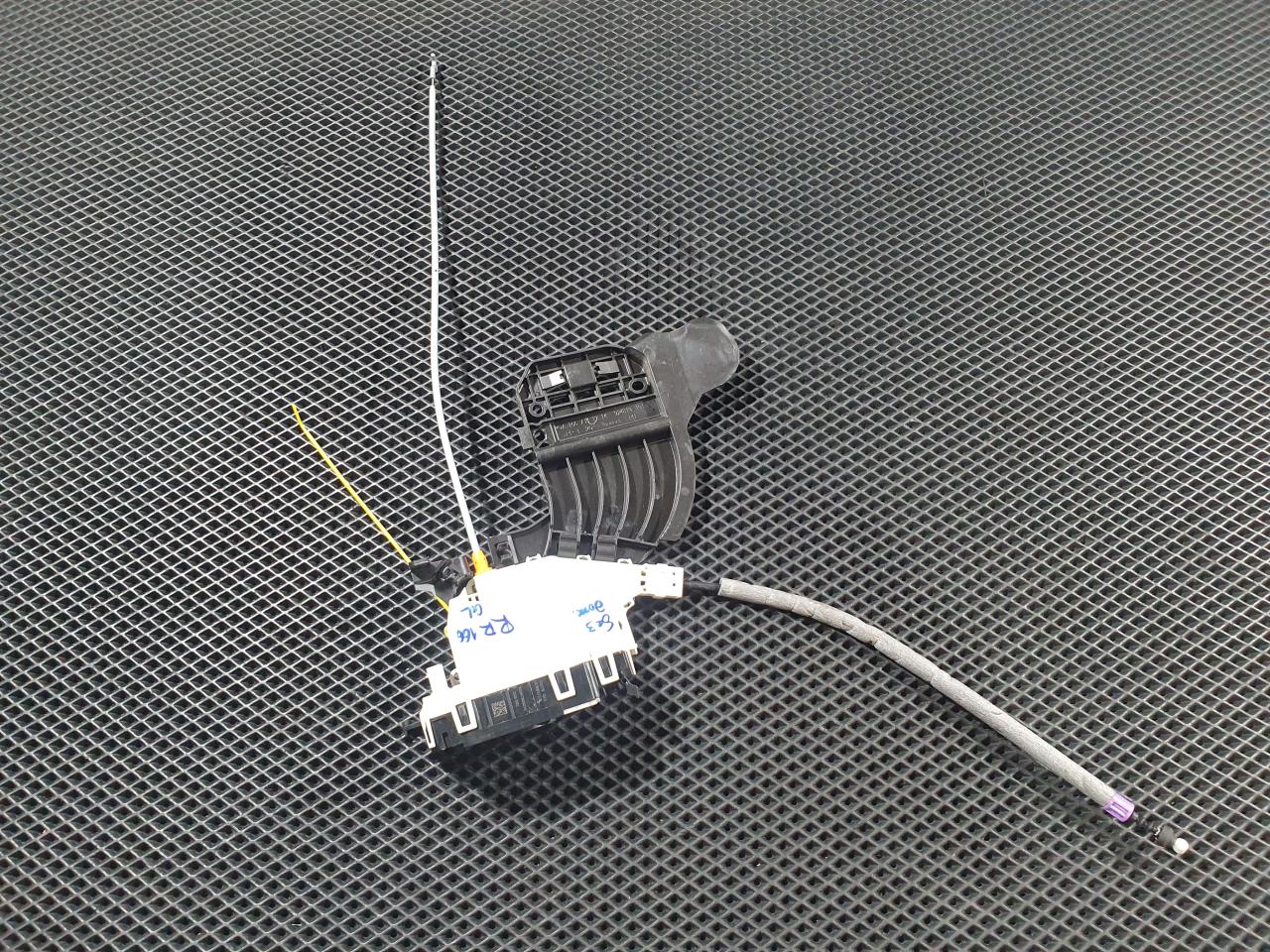 замок двери задней правой Mercedes-Benz GL-Класс X166 2014, 4.7 л., M 278.928, бензин, АКПП, внедорожник 5 дв., A2047303035 - фото №1