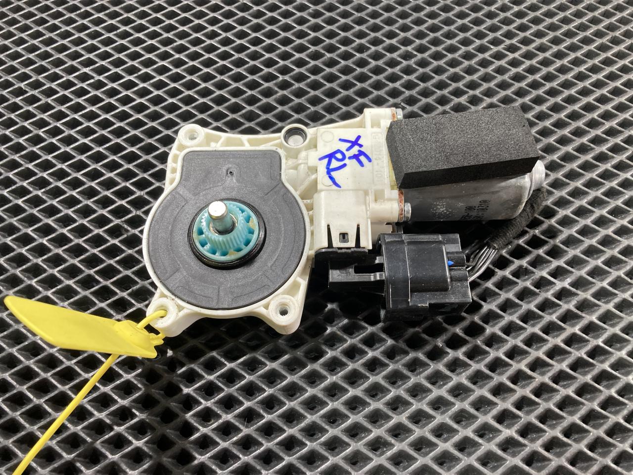 моторчик стеклоподъемника задний левый Jaguar XF X260 2016, 3.0 л., бензин, АКПП, C42014-104, C39858-100 - фото №1