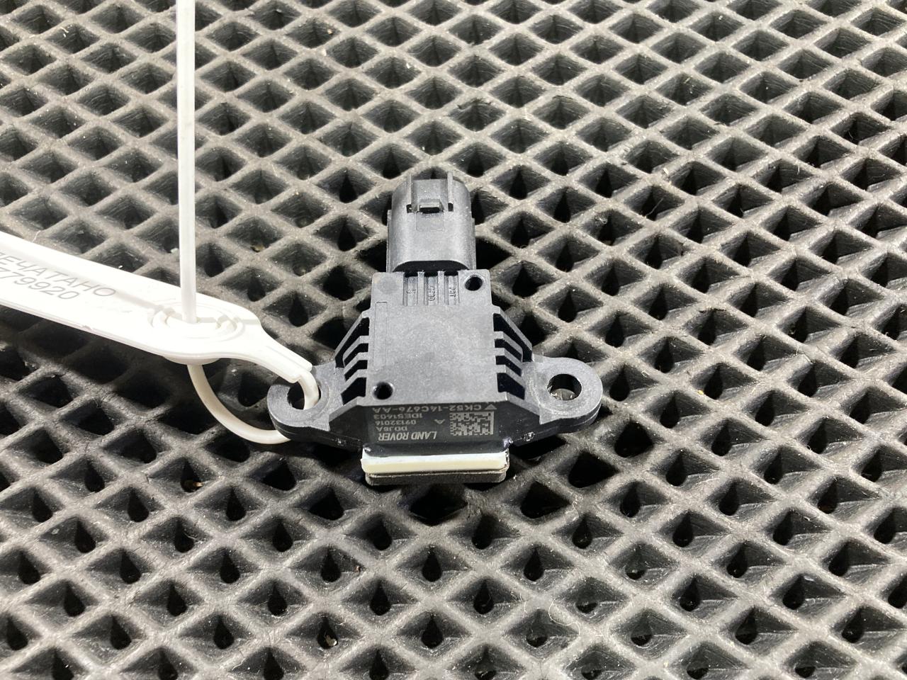 датчик удара Land Rover Range Rover Sport 2 поколение 2016, 5.0 л., 508PN, бензин, АКПП, внедорожник 5 дв., CK52-14C676-AA, LR028860, LR043878, C2Z25486 - фото №1