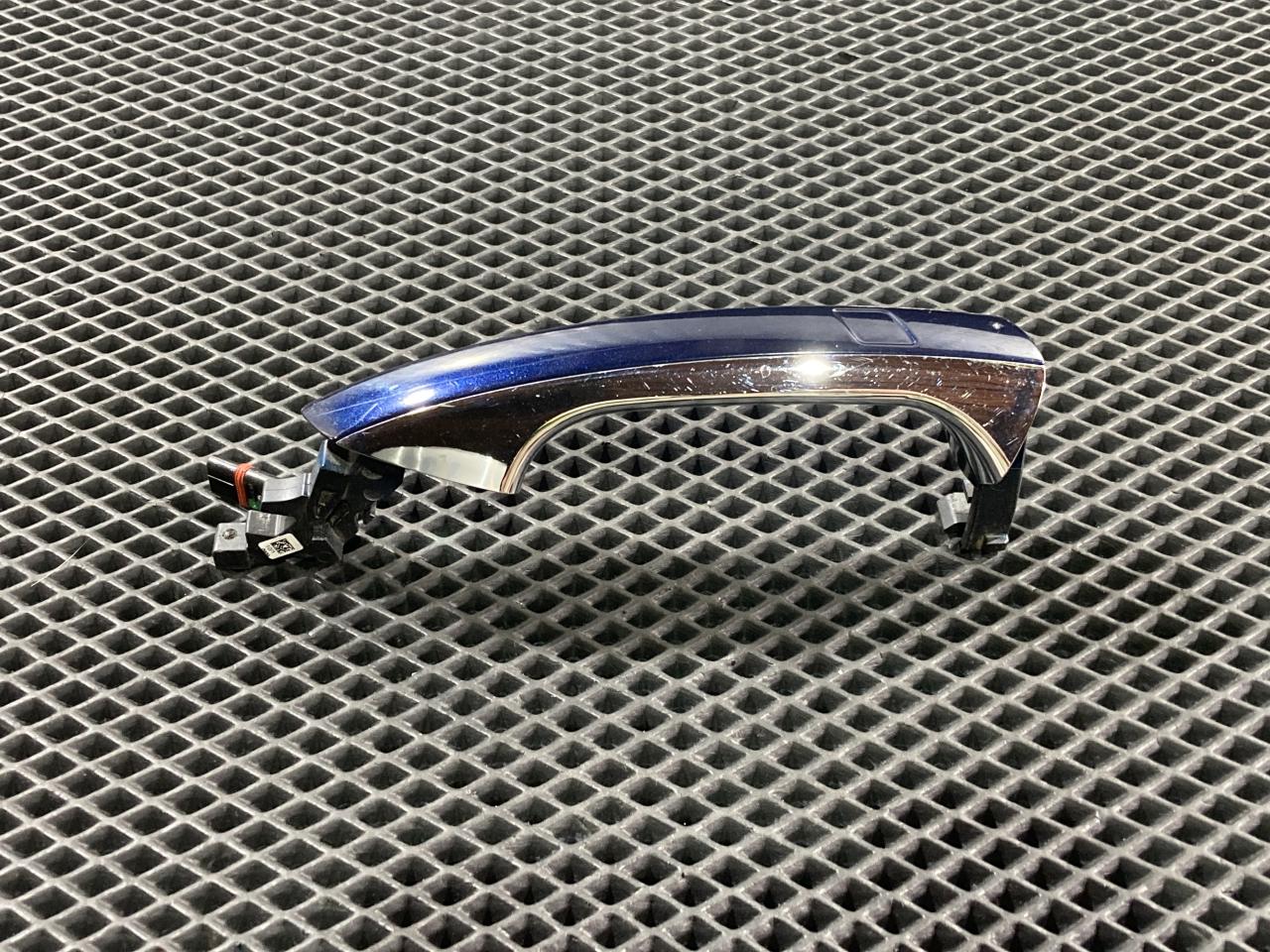 ручка наружная задняя правая Mercedes-Benz GL-Класс X166 2015, 4.7 л., M 278.928, бензин, АКПП, внедорожник 5 дв., A2047601470 - фото №1