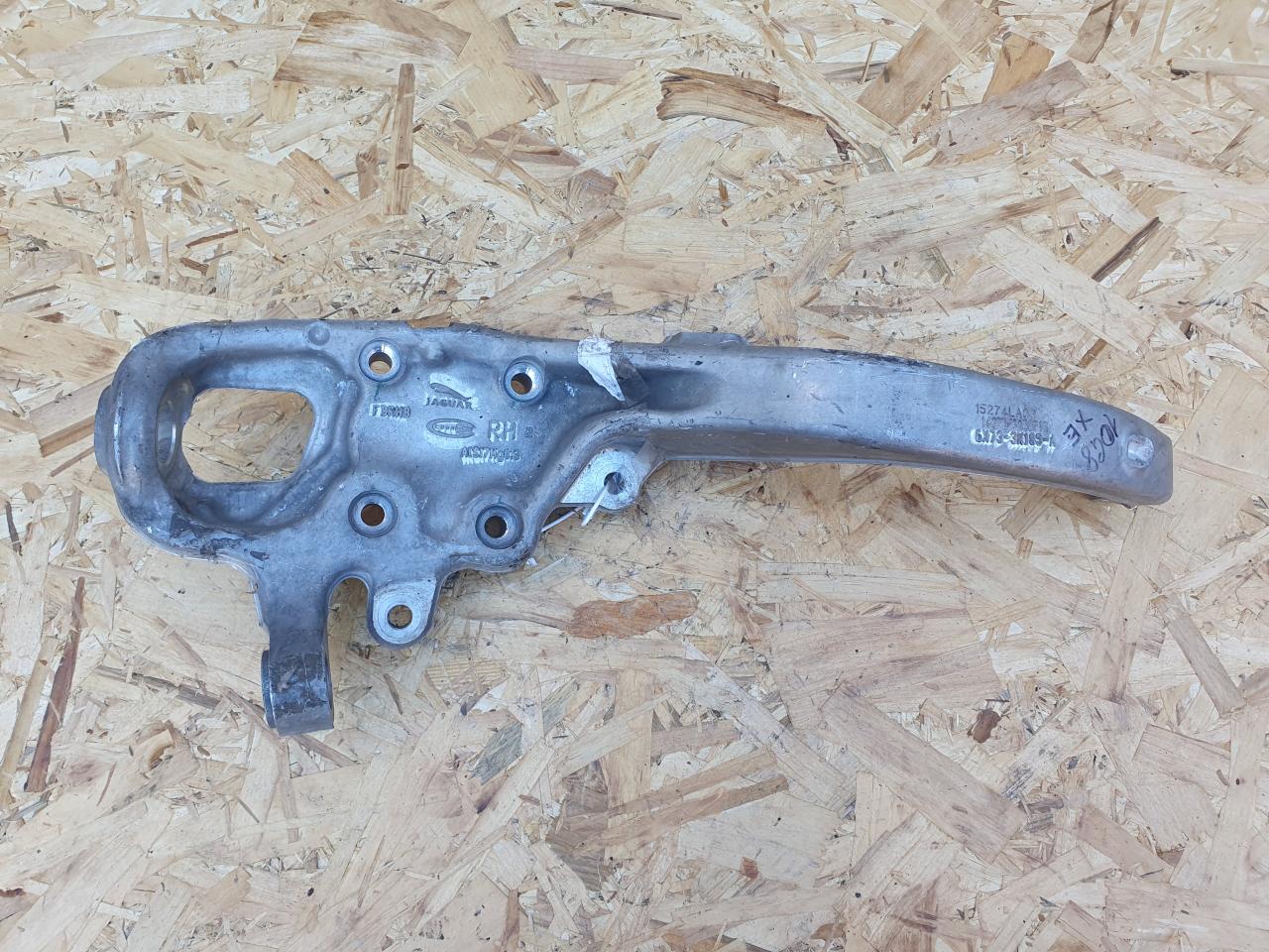 кулак поворотный правый Jaguar XE 1 поколение 2016, 3.0 л., бензин, седан, GX73-3K185-A, GX73-3K185-CA, T4N19547 - фото №1