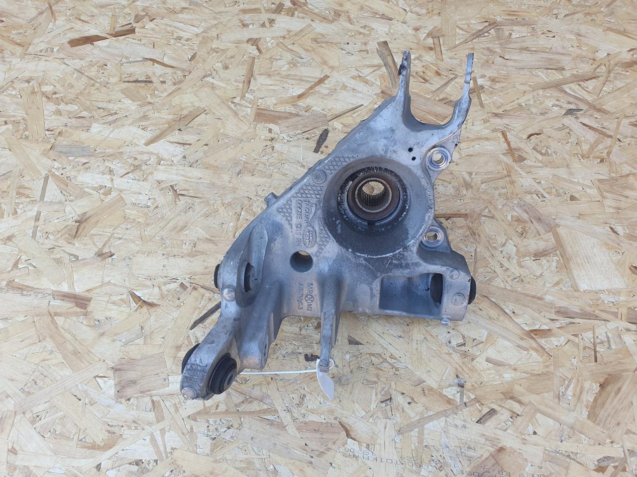 кулак задний правый Jaguar XF X260 2016, 3.0 л., бензин, седан, GX731109CA, T4N16638, T4N1124, T4N12896, T4N14732, T2H45759, T2H24275, GX63-5A970-AF, GX735A970AF - фото №1