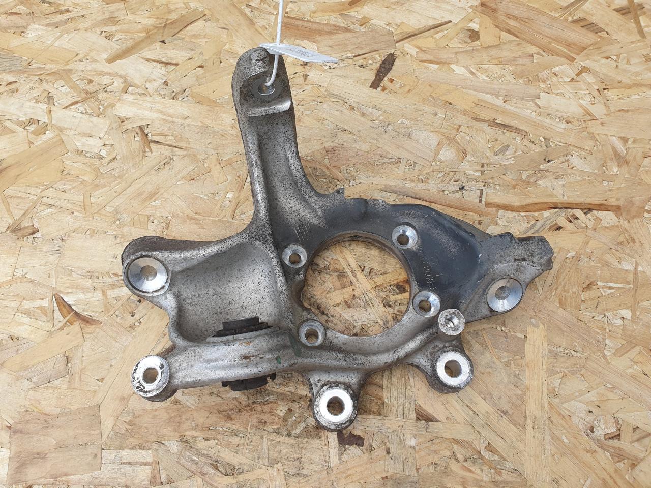 кулак задний правый Mercedes-Benz S-Класс W222/C217/A217 2014, 4.7 л., M 278.928, бензин, АКПП, седан, A2220406 - фото №1