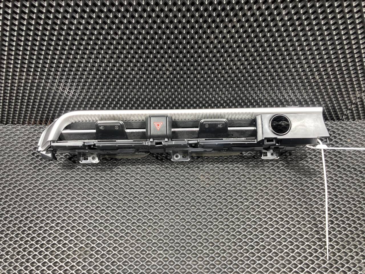 дефлектор обдува салона Kia K5 3 поколение 2022, 1.6 л., G4FP, бензин, АКПП, 97410L3000 - фото №1