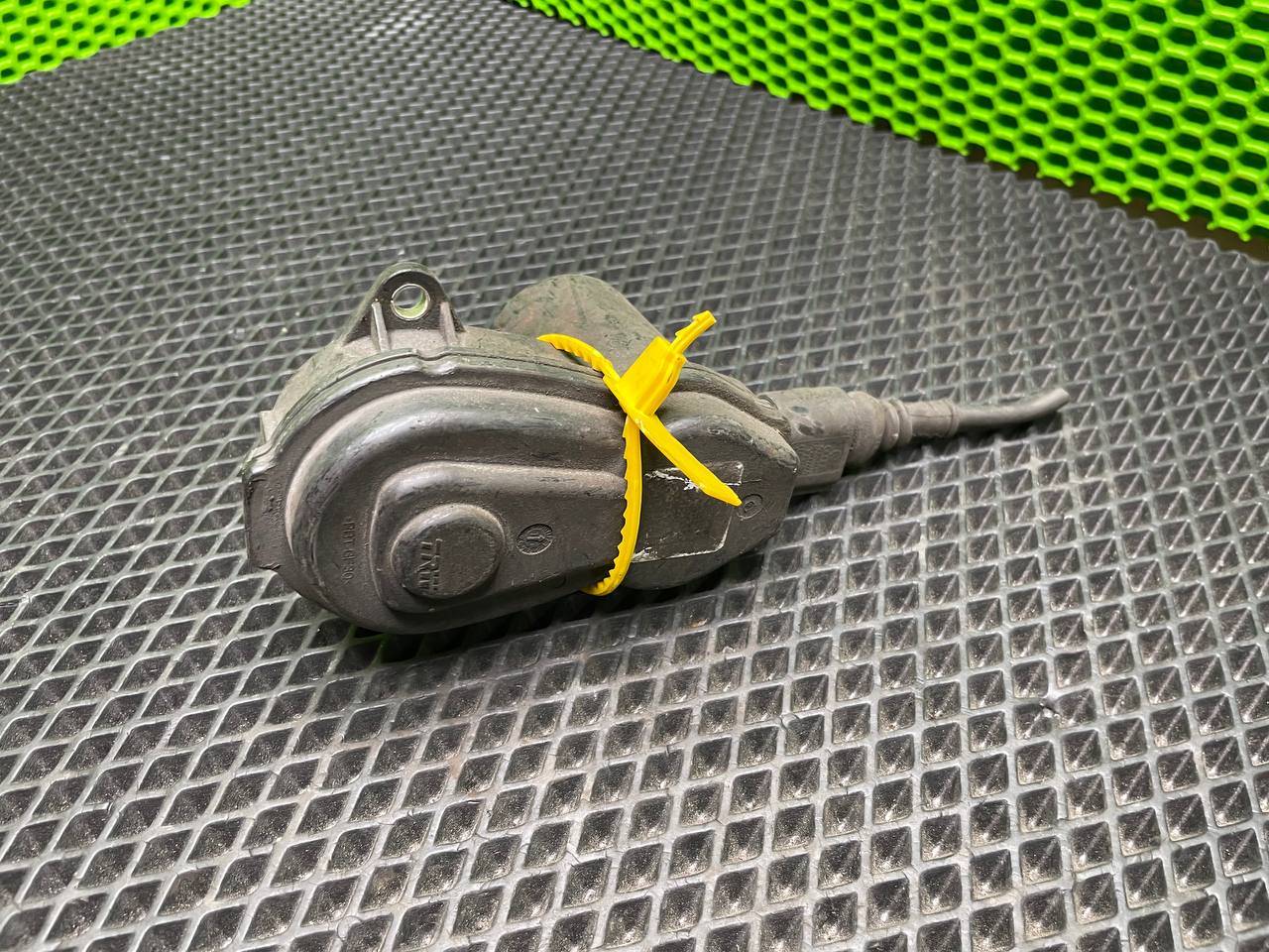 электроручник Audi A7 4G 2012, 4.2 л., CDRA, бензин, АКПП, седан, 1AQ8RN, 4G5T - фото №1