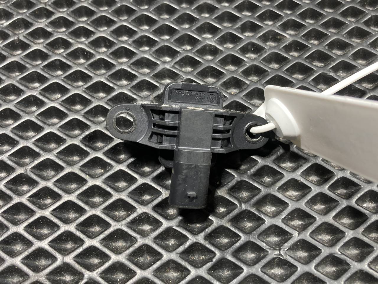 датчик удара Kia K5 3 поколение 2020, 1.6 л., G4FP, бензин, АКПП, 95930-M5000 - фото №1