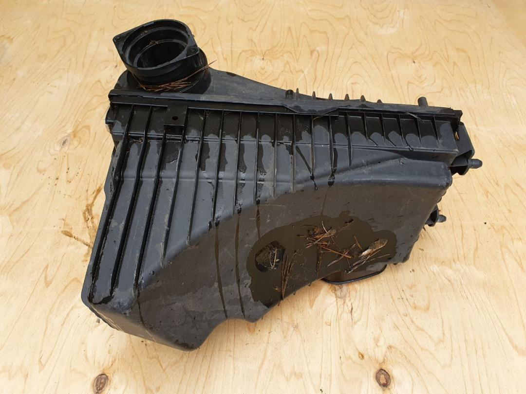 корпус воздушного фильтра Audi Q7 4L 2008, 4.2 л., BAR, бензин, АКПП, внедорожник 5 дв., 7L6128601L, 7L6128607L - фото №1