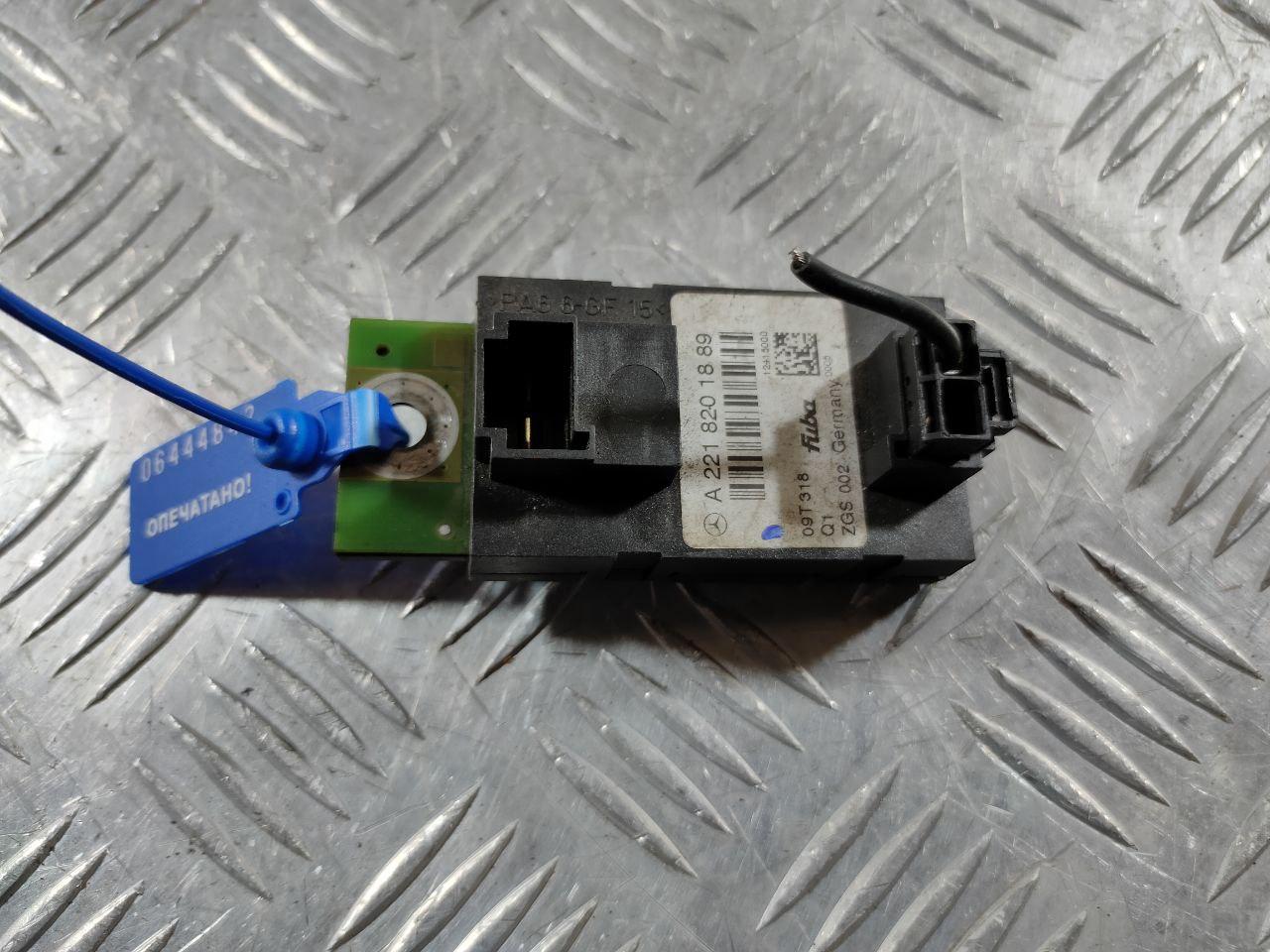 антенна Mercedes-Benz S-Класс W221 2008, 5.5 л., M 273.961, бензин, седан, A2218201889 - фото №1