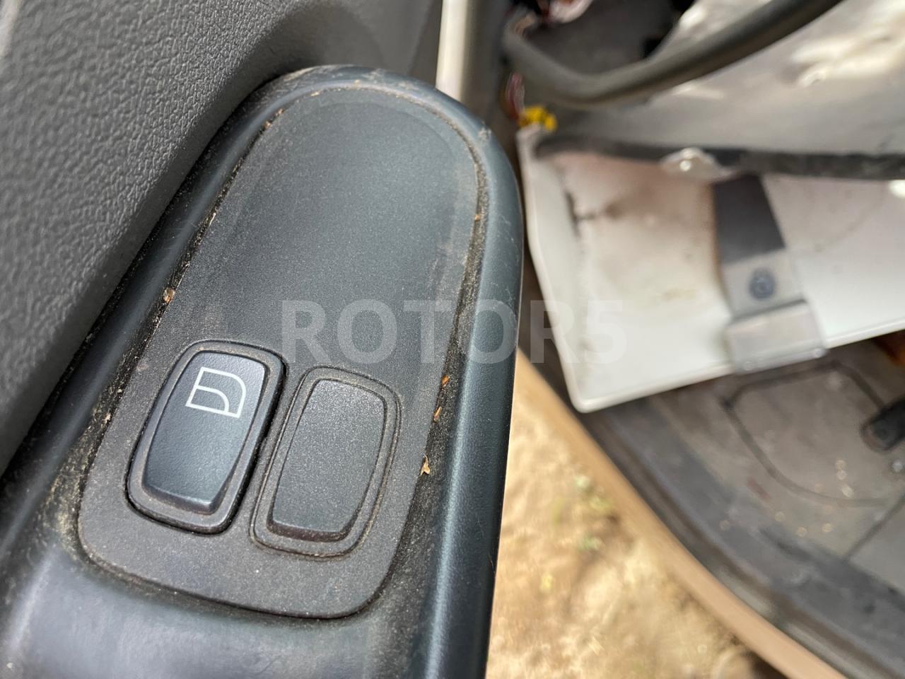 блок управления стеклоподъемниками DAF CF-series 1 поколение 2014, 10.8 л., MX-11, дизель, АКПП, белый, правый руль - фото №1