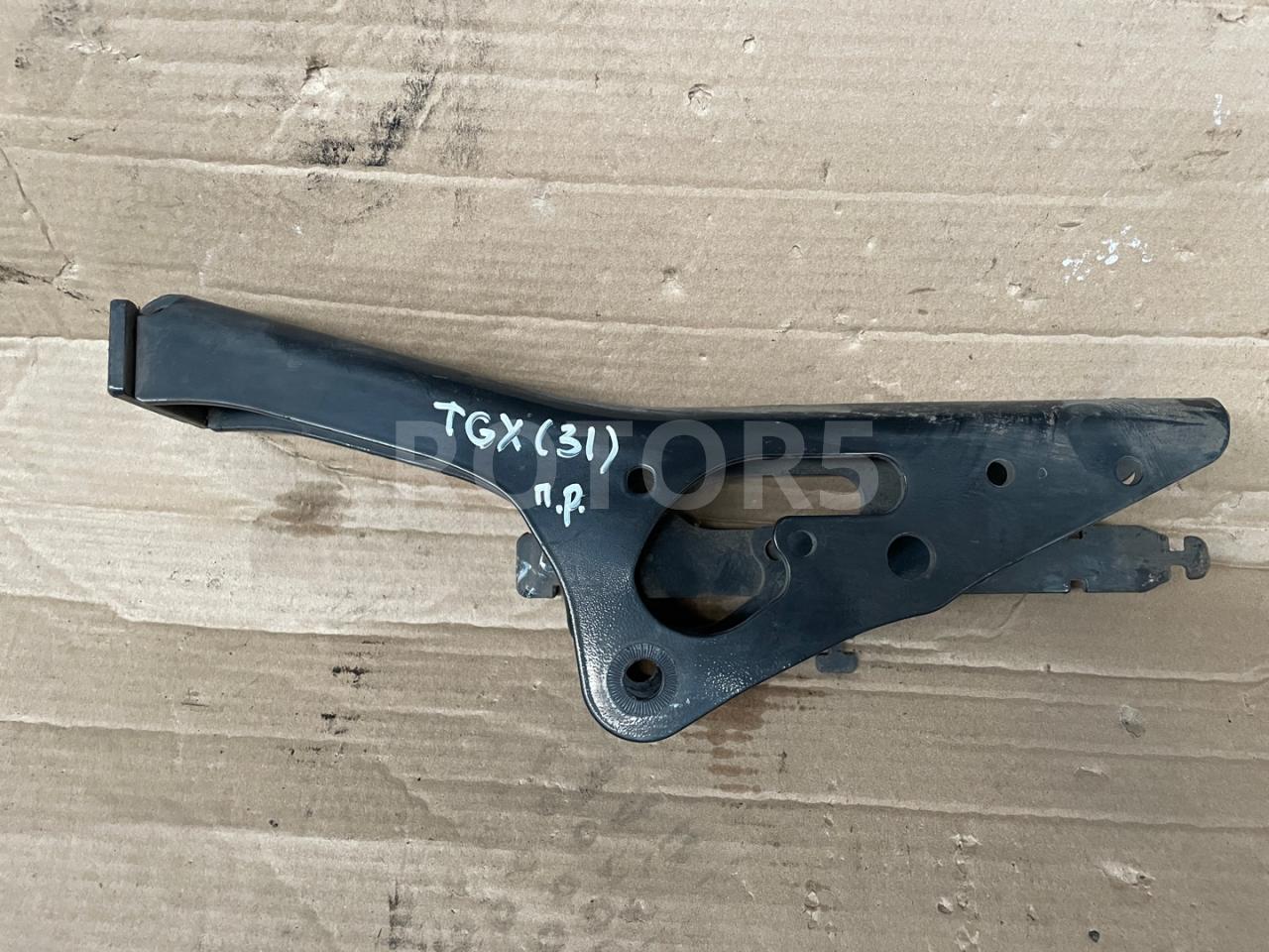 кронштейн амортизатора (подушки) кабины передний MAN TGX 1 поколение 2015, 12.4 л., D 2676 LF 46, дизель, АКПП, красный, правый руль - фото №1