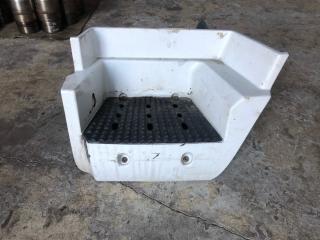 Подножка кабины IVECO Stralis 3 поколение 2013, 11.1 л., F3GFE611/460, дизель, АКПП, белый, правый руль, 5801362456, 5801362457, 5801362459, 5801362505