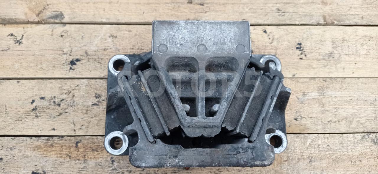 подушка крепления двигателя Mercedes-Benz Actros 3 поколение (MP3) 1848LS 2009, 11.9 л., OM 541.978, дизель, АКПП, чёрный, 9112417713 - фото №1