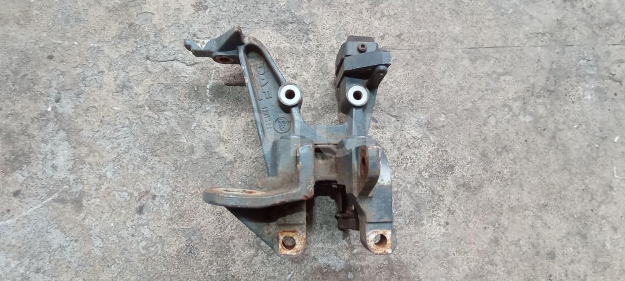 кронштейн крепления пневморессора правый DAF CF-series 1 поколение 2014, 10.8 л., MX-11, дизель, АКПП, белый, правый руль, 1321962 - фото №1