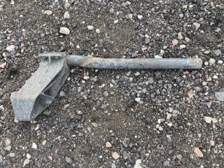 кронштейн крепления подкрылка заднего DAF CF-series 1 поколение 2013, 12.9 л., MX 340, дизель, АКПП, красный, правый руль, 1371225