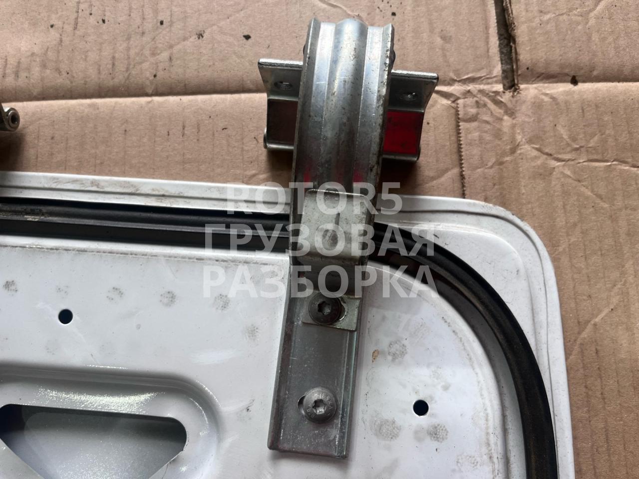петля двери инструментально ящика Mercedes-Benz Actros 3 поколение (MP3) 2018, 11.9 л., OM 541.976, дизель - фото №1