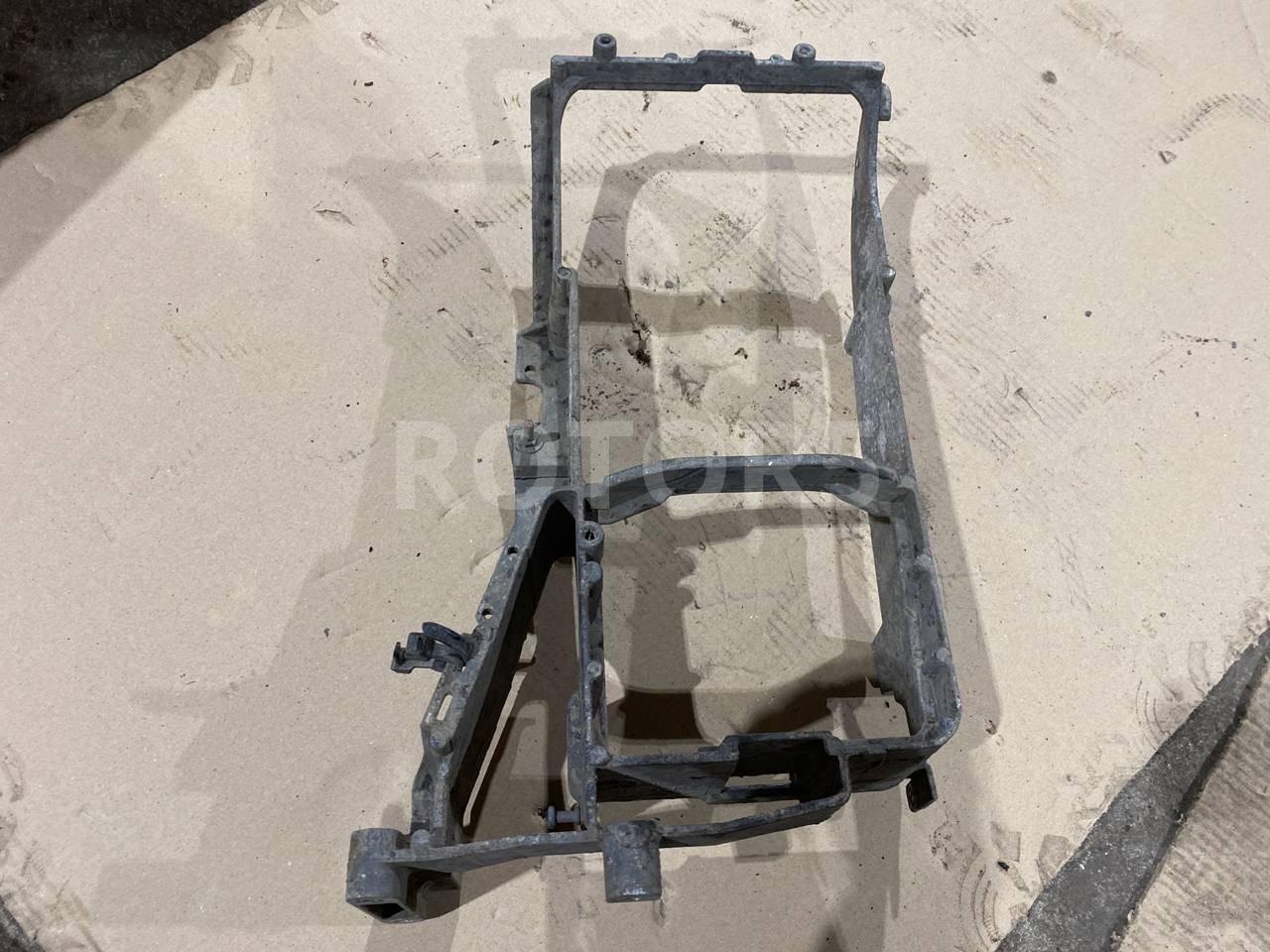 кронштейн крепления фары правый DAF CF-series 1 поколение 2011, 12.9 л., MX 340, дизель, АКПП - фото №1