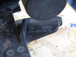 захватный крюк капота Mercedes-Benz C-Класс W204/S204 2008, A2048800064