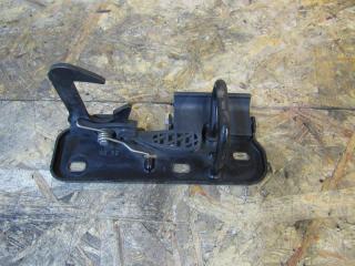 захватный крюк капота Volkswagen Tiguan 1 поколение 2009, 1K0823480