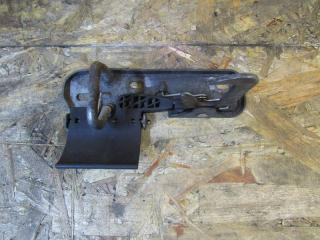 захватный крюк капота Volkswagen Passat B7 2012, 3AA823480