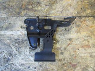 захватный крюк капота Audi A6 4F/C6 2006, 4F0823480B