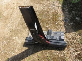 Стойка кузовная центральная правая Skoda Kodiaq 1 поколение 2018