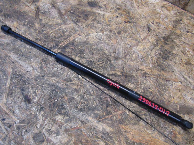 амортизатор крышки багажника (3-5 двери) Toyota RAV4 5 поколение (XA50) 2021, 2.5 л., бензин, электро, 68960-0R060 - фото №1