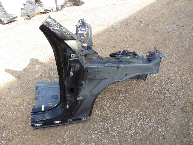 четверть передняя правая Alfa Romeo Stelvio 1 поколение 2019 - фото №1