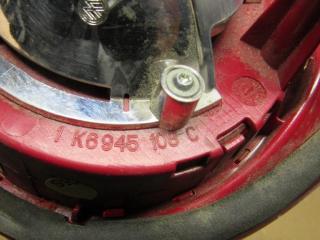 фонарь крышки багажника правый Volkswagen Golf 5 поколение 2008, 1.4 л., BUD, бензин, АКПП, хетчбэк 5 дв., 1K6945108C