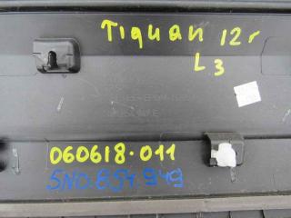 молдинг двери задней левой Volkswagen Tiguan 1 поколение [рестайлинг] 2012, 1.4 л., CAXA, бензин, АКПП, внедорожник 5 дв., 5N0854949