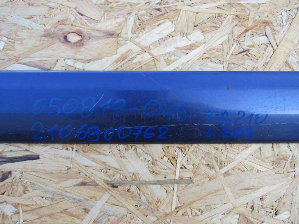 молдинг двери задней левой Mercedes-Benz E-Класс W210/S210 1996, 2.0 л., M 111.942, бензин, АКПП, седан, 2106900762 - фото №1