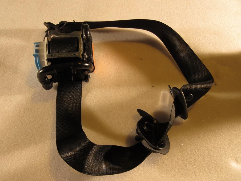 ремень безопасности Mercedes-Benz GLA-Класс X156 2013, 2.1 л., OM 651.930, дизель, внедорожник 5 дв., 1768602185 - фото №1